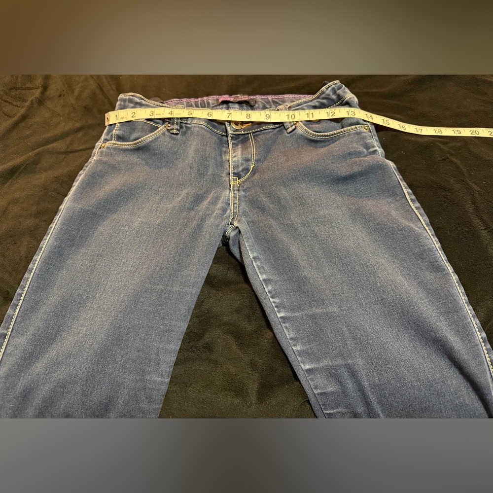 Levi’s 14R Girls Super Cute Jeans Measurements are in pictures Great Condition 🔥 - Picture 2 of 11